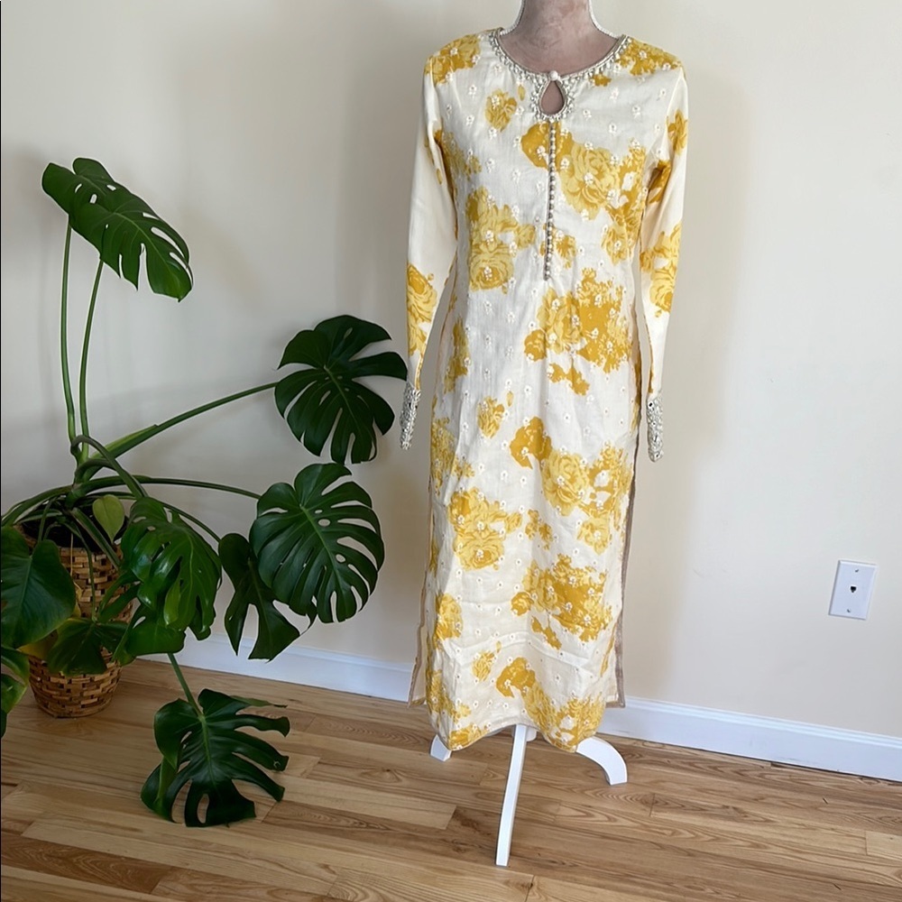 Elegant Yellow Beaded Long Sleeve Dress saree Indian wedding dress - Picture 2 of 12